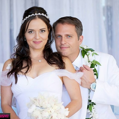 Scott Sveslosky with his wife Danica McKellar at their wedding in Hawaii 